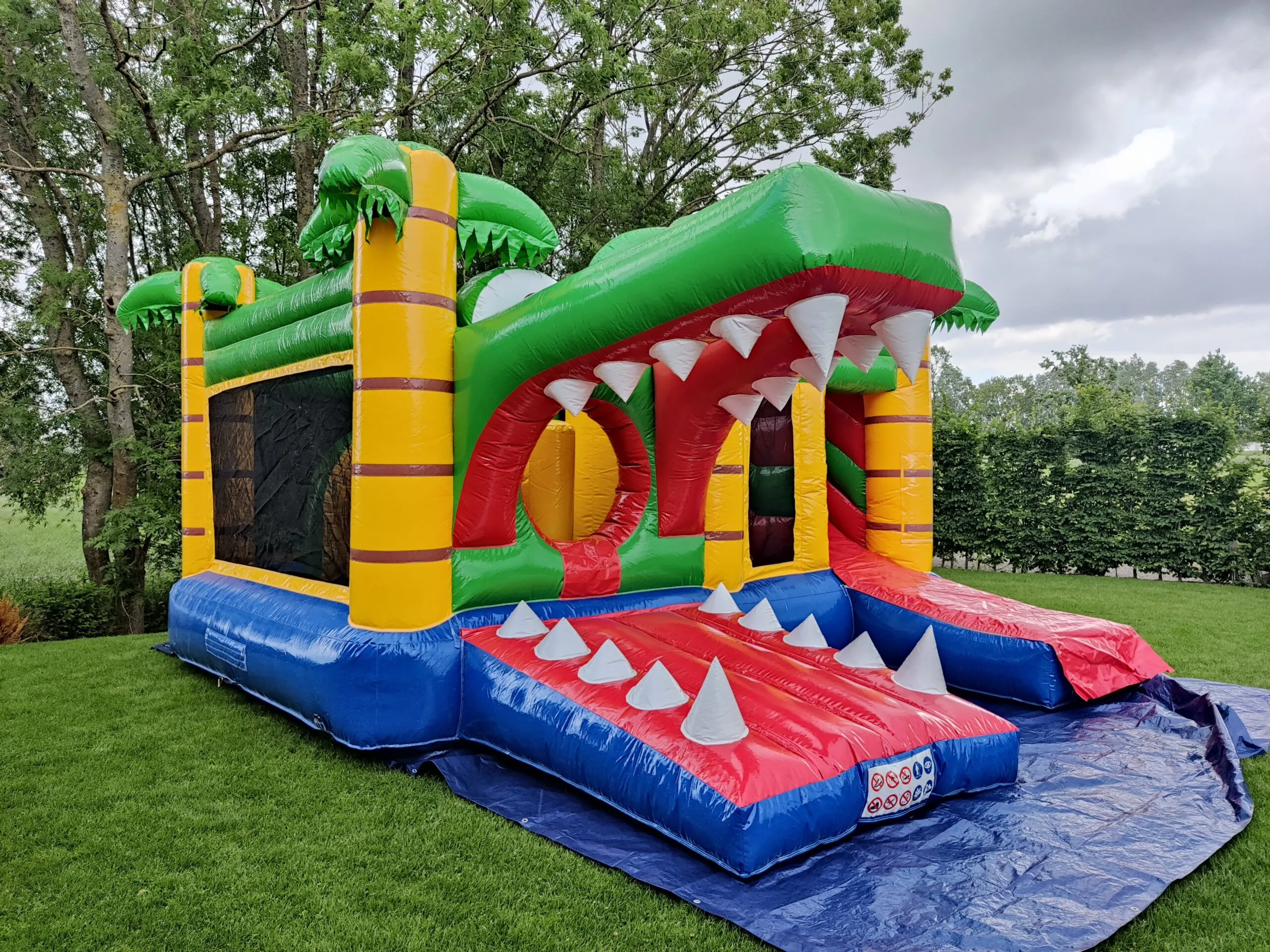 Krokodil Avontuur – Het Springkasteel dat Eruit Springt